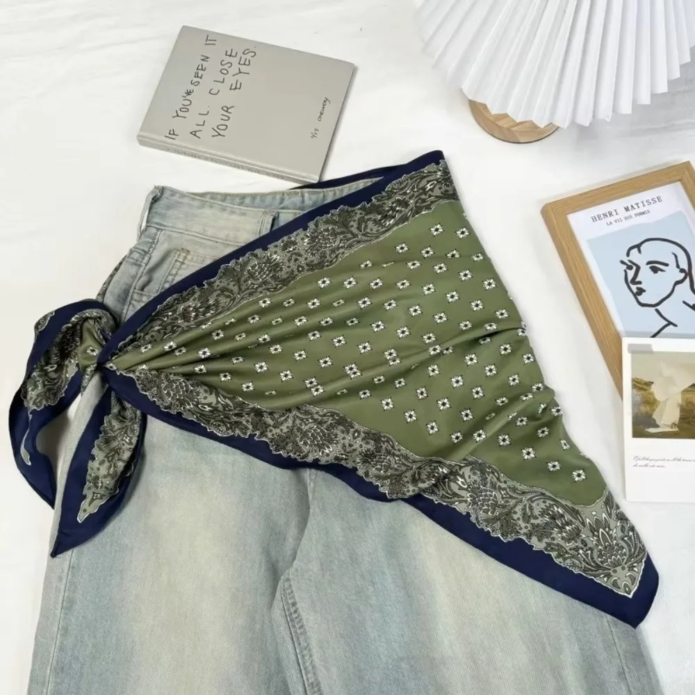 Elegant Green Triangle Scarf All-Matching Temperament Korean Style Scarf Old Money Style Advanced Feeling Retro Scarf Daily Wear