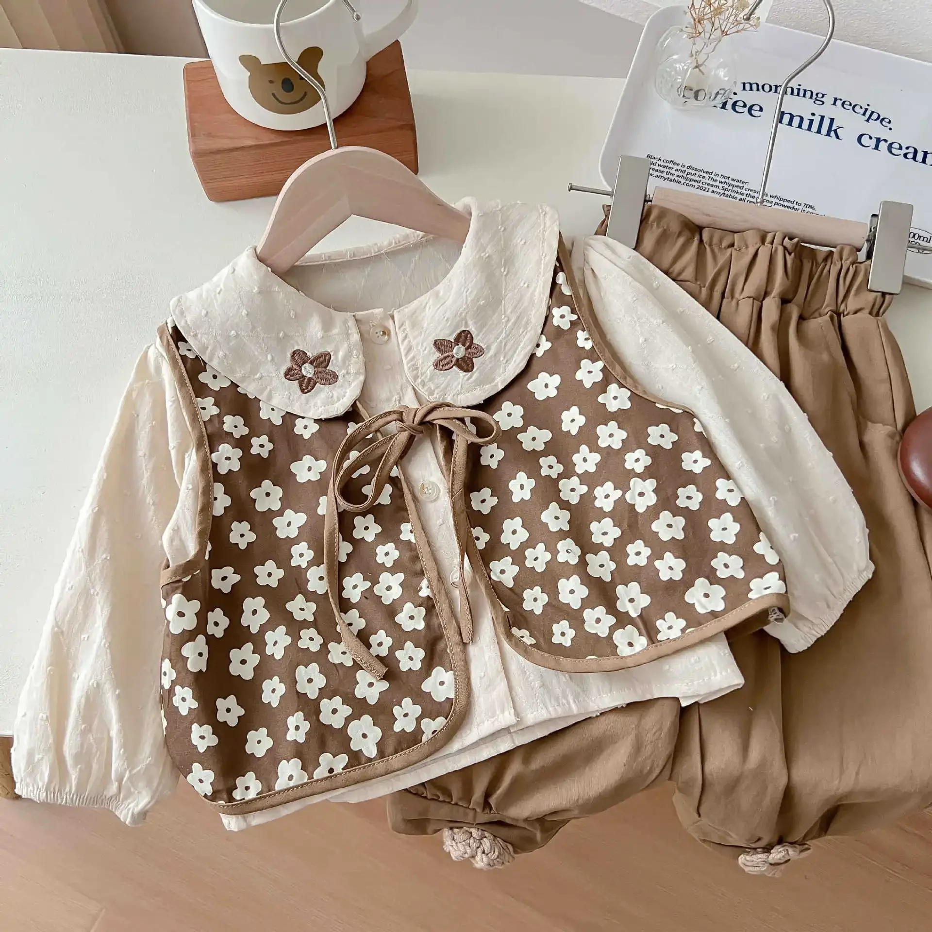 

Girls Suits Spring Cotton Korean Version Children New Small Fragrant Vest Jacket and Trousers Three-piece Set Foreign Style