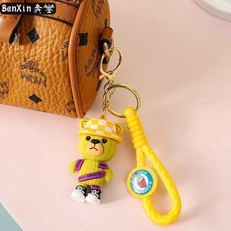 miniso 人形、車のキーホルダー、絶妙なカップルバッグ、キーチェーン、ペンダント、小さなギフト