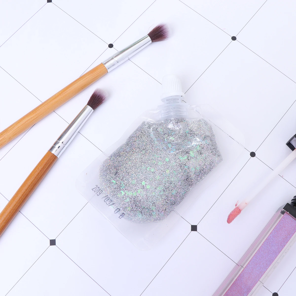 

Sequin Body Gel Silky Shine Color Long Lasting Chunky Glitter for Body Hair Lip Eye Festival Party Daily Makeup Portable Size
