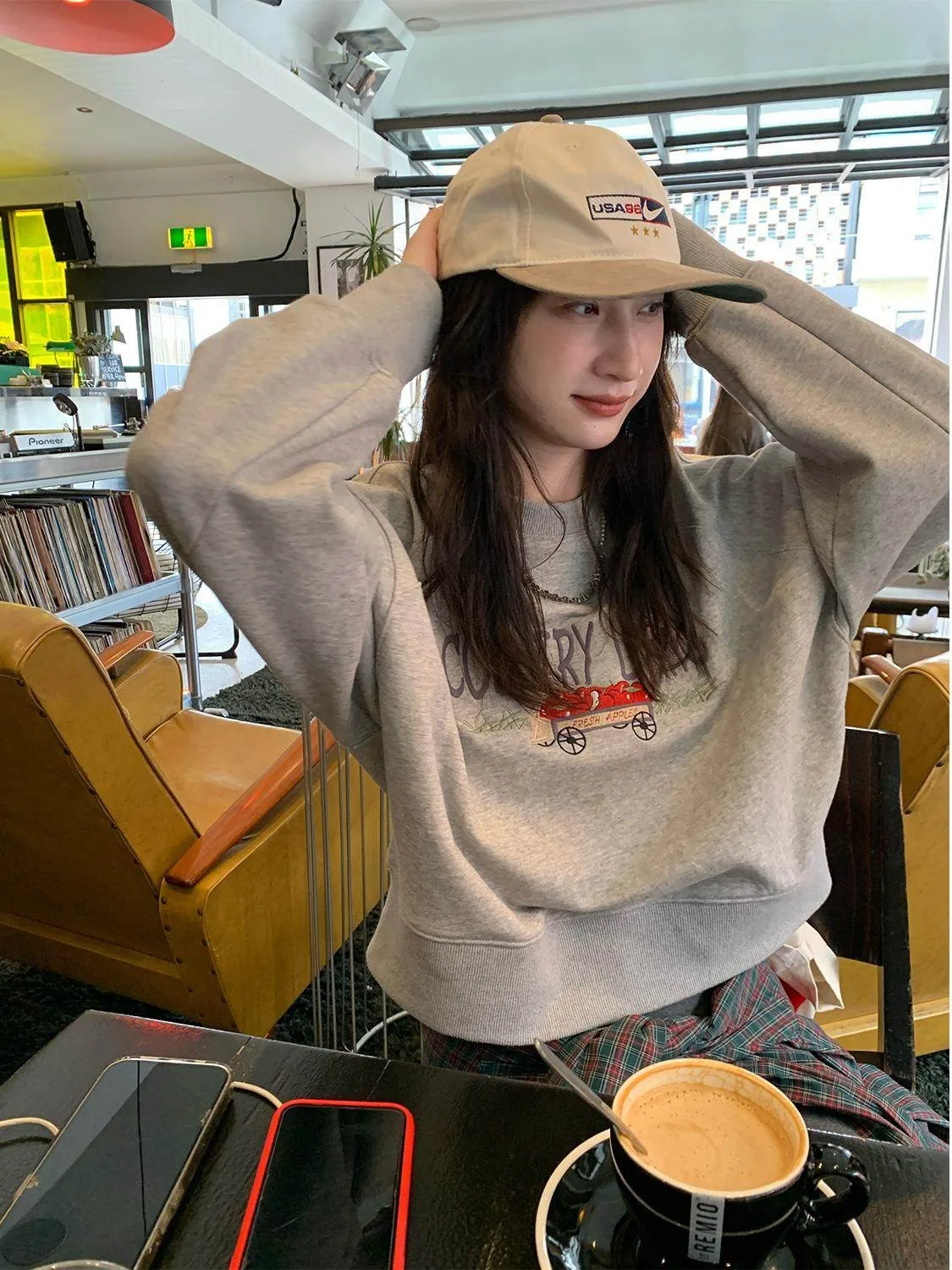 

Женский повседневный свитшот TETU STU 2024FW с двухцветной вишневой вышивкой, прямого кроя, из хлопка, с длинными рукавами и круглым вырезом