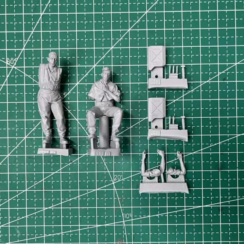 1/35 Scale Resin Toy Soldier Figure Kit Miniature Soldier Haircut (without Scissors) Unassembled Unpainted Diy Diorama