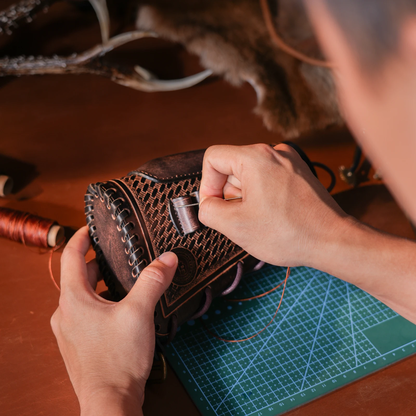 Tourbon Jagd-Leder-Gewehrschaftabdeckung, verstellbare Gewehrschaftauflage mit Munitionsschlaufen, passend für 30.06, 30.30, 308 usw. – Detail 22