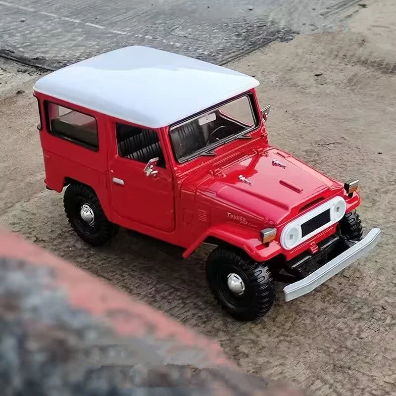 1:24 FJ Cruiser FJ40 Gulf ของเล่นโลหะโมเดลรถยนต์รถออฟโรดจำลองของสะสมโมเดลรถยนต์ของขวัญสำหรับเด็ก