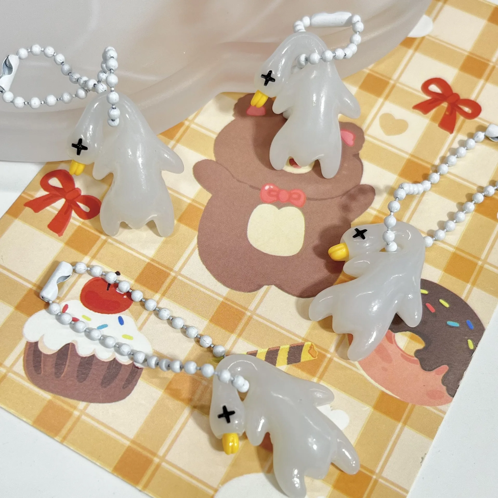 Unique Roast Duck Pendant Charming Temperature Sensitive Keychain Decorative Stylish Ultraviolet Color Changing Keychain