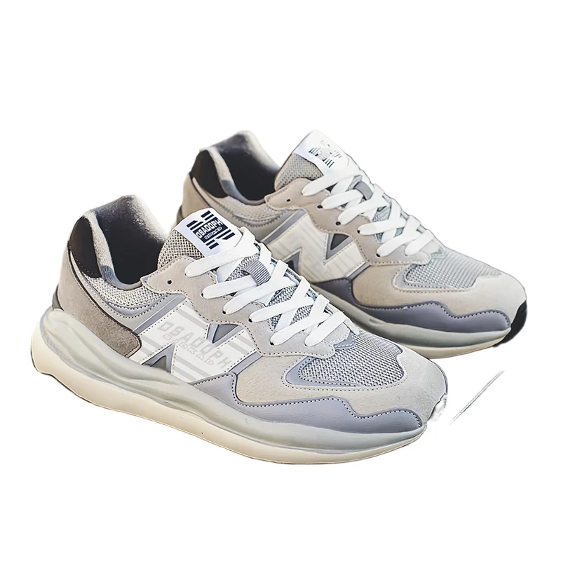 جديد الأكثر مبيعا المألوف عارضة الاحذية متعددة الوظائف حذاء مسطح القاع مريح الرياضة حذاء رياضة الرجال شخصية