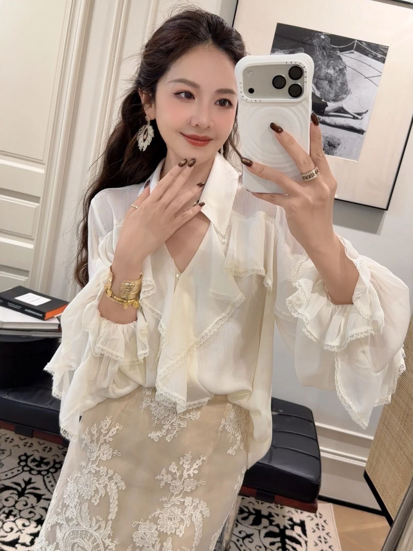 

PINZIKO Gentle Design Sense Lace Splicing Long Sve irt Collar Top Women's Loose Fit Polyester Fiber 30-34 Years Old