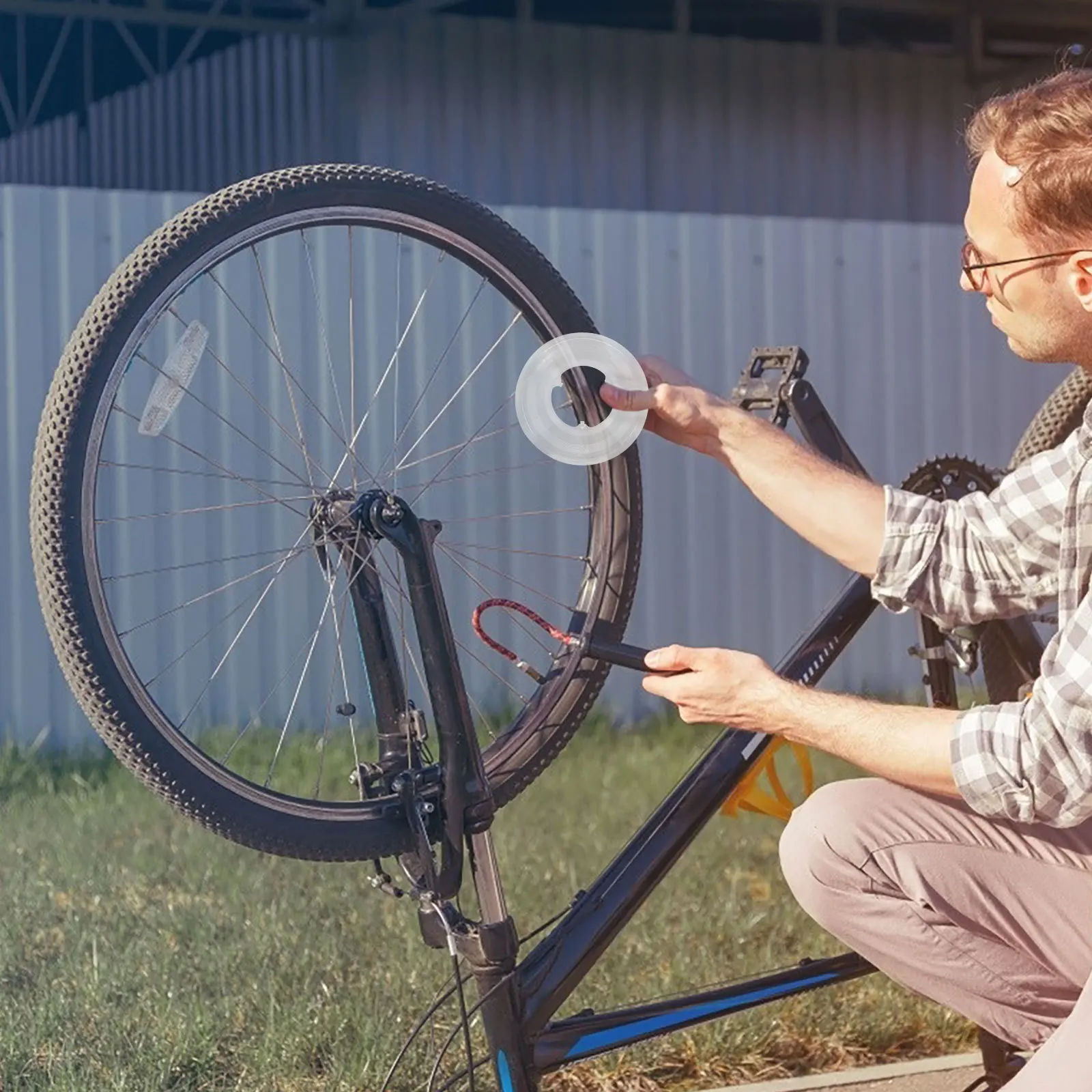 

4Pcs Bike Flywheel Spoke Protector Sturdy Replaceable Guard for Rear Hub Enhanced Durability Fits Road and Mountain Bikes Wheel