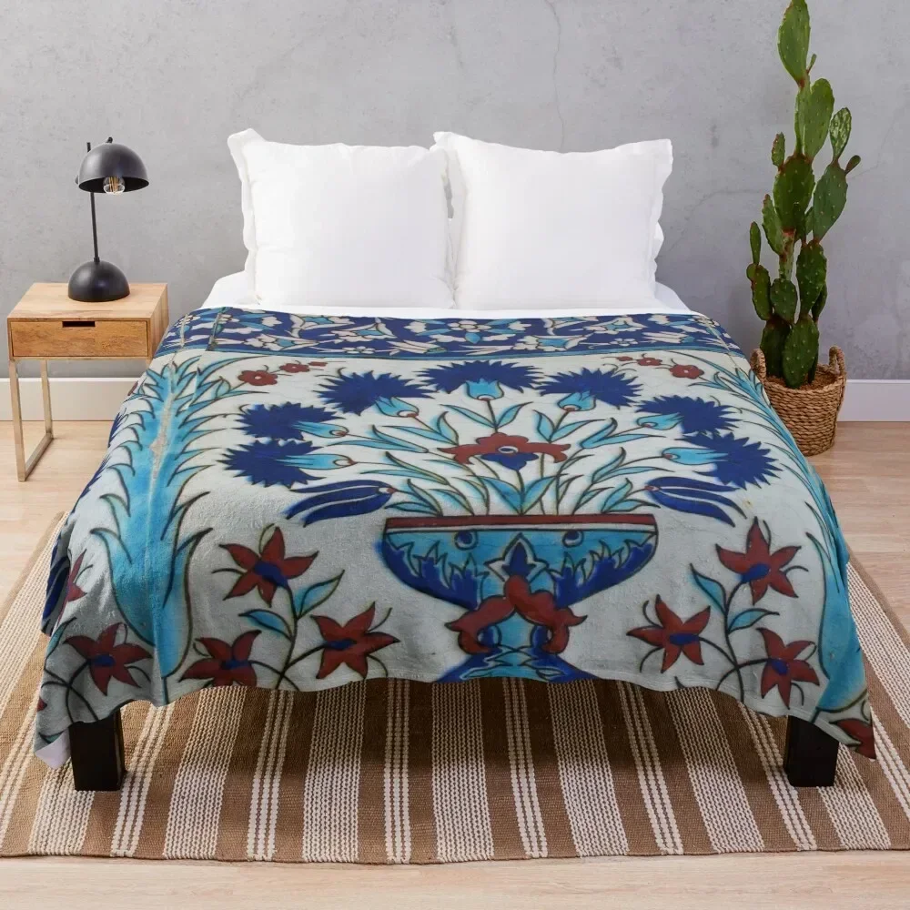 

Turkish Iznik Floral Pattern Throw Blanket Warm Flannel Blanket for Couch Chair Bedroom