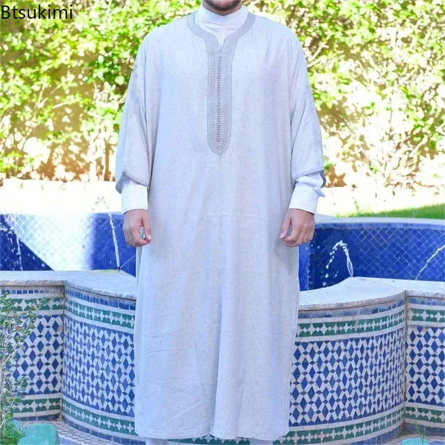 

New 2025 Ethnic Style Men's Embroidered Long Robes Loose Casual Muslim Fashion Abayas Middle East Arabic Kaftan Islamic Clothing