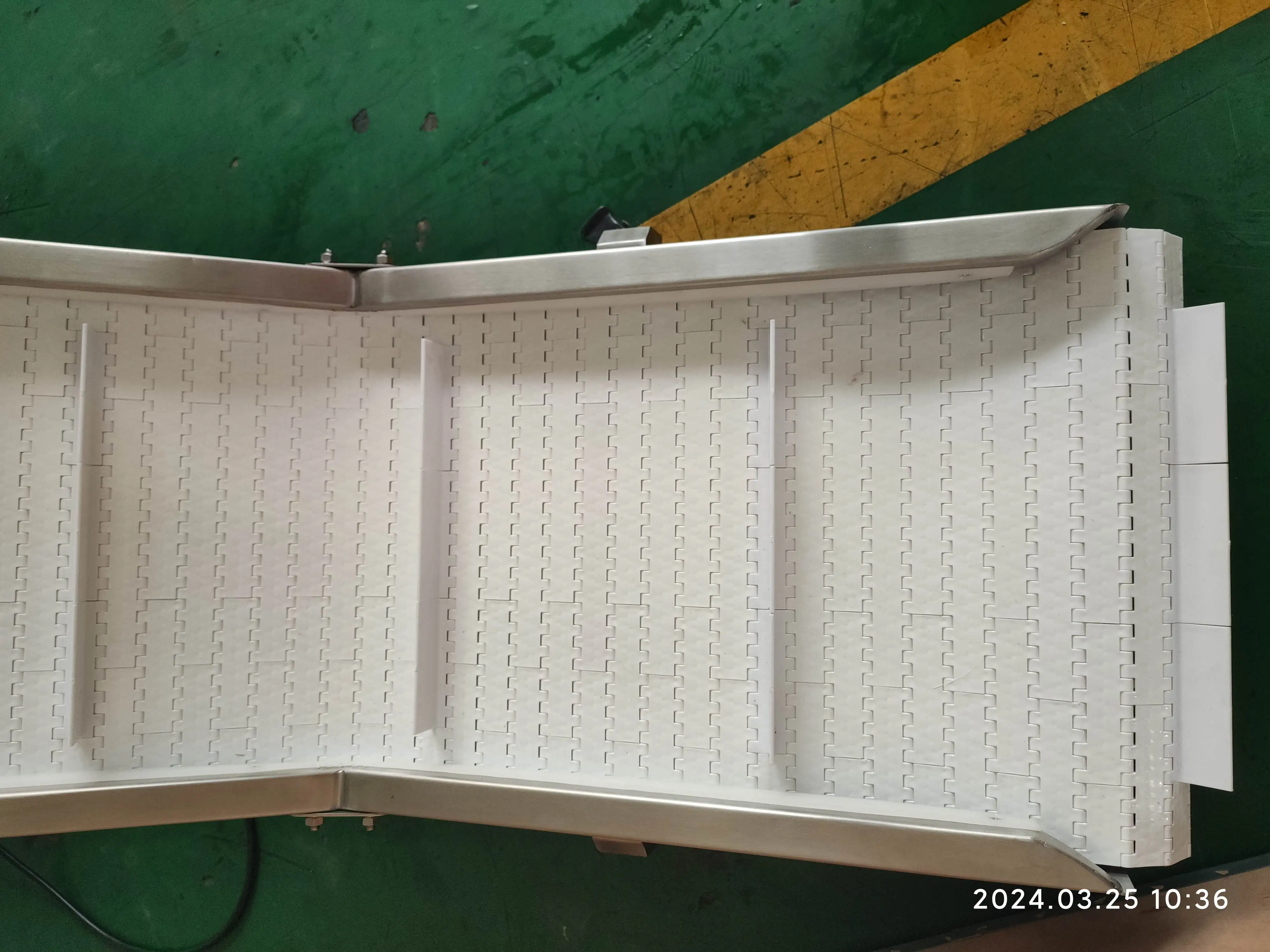 304 Stainless Steel 110V 220V Chain Modular Inclined Belt Conveyor for VFFS  Packaging Machine