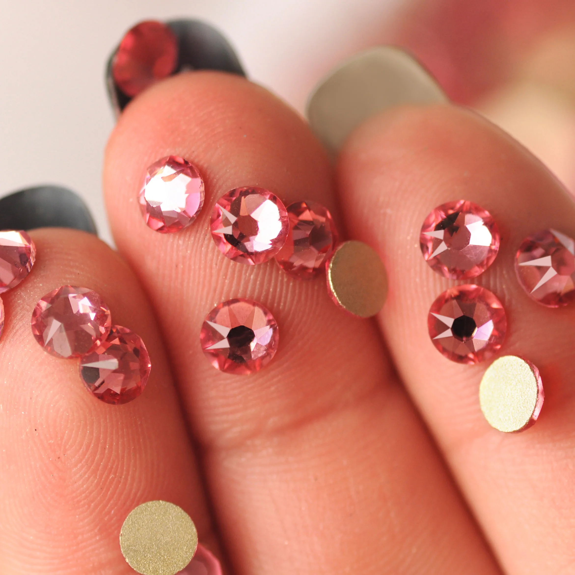

Стразы Yanruo 2088 Rose Glitter, плоские, без термоклея, 8 больших и 8 маленьких кристаллов для рукоделия и декора одежды