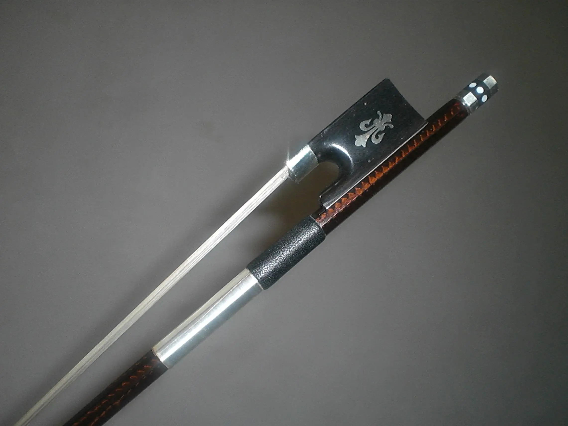 1 PC Strong Violin Bow 4/4 COFFEE Color Carbon Fiber Bow with Ebony Frog White Bow Hair