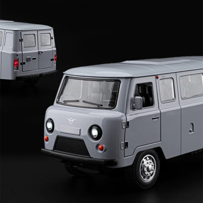1/18 UAZ voyageur alliage Van modèle de voiture moulé sous pression en métal véhicules tout-terrain modèle de voiture Simulation son lumière Collection enfants jouet cadeau