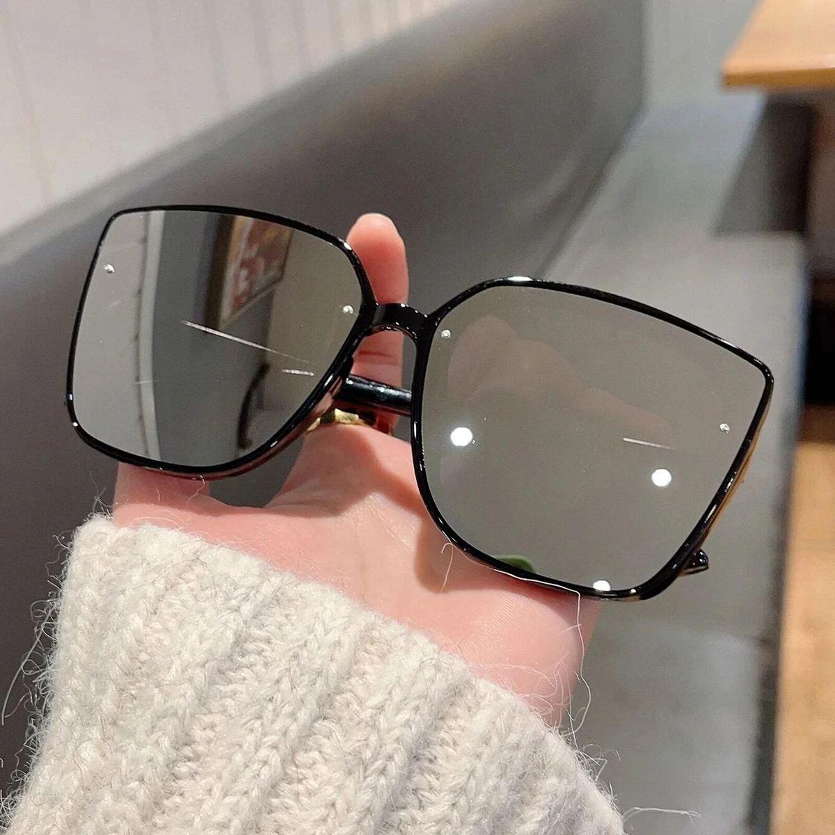 Mode Frauen Sonnenbrille Spiegel Sonnenbrille Brillen UV400 Rahmen Sonnenbrille Luxus Brillen Vintage Sonnenbrille Frauen Marke