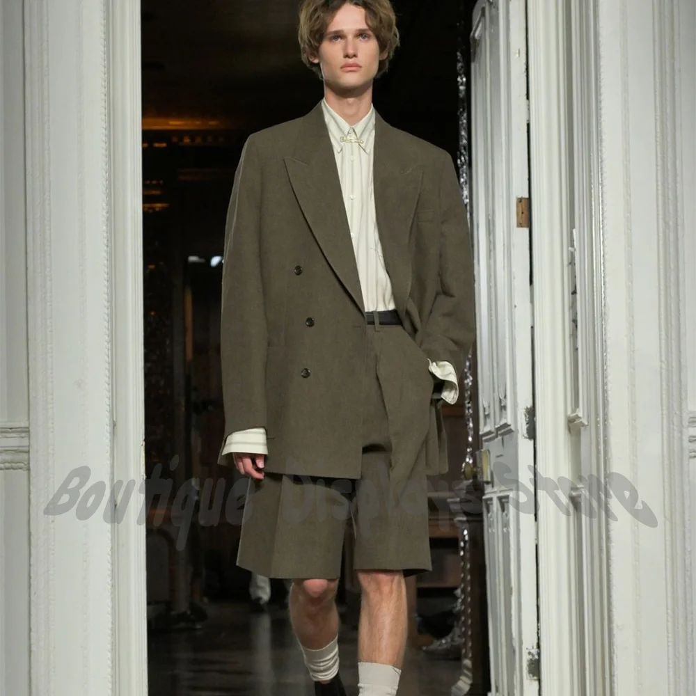 

Модный мужской однотонный костюм: пиджак и шорты, модель для показа, с острыми лацканами, двубортный, классический дизайн, повседневный комплект