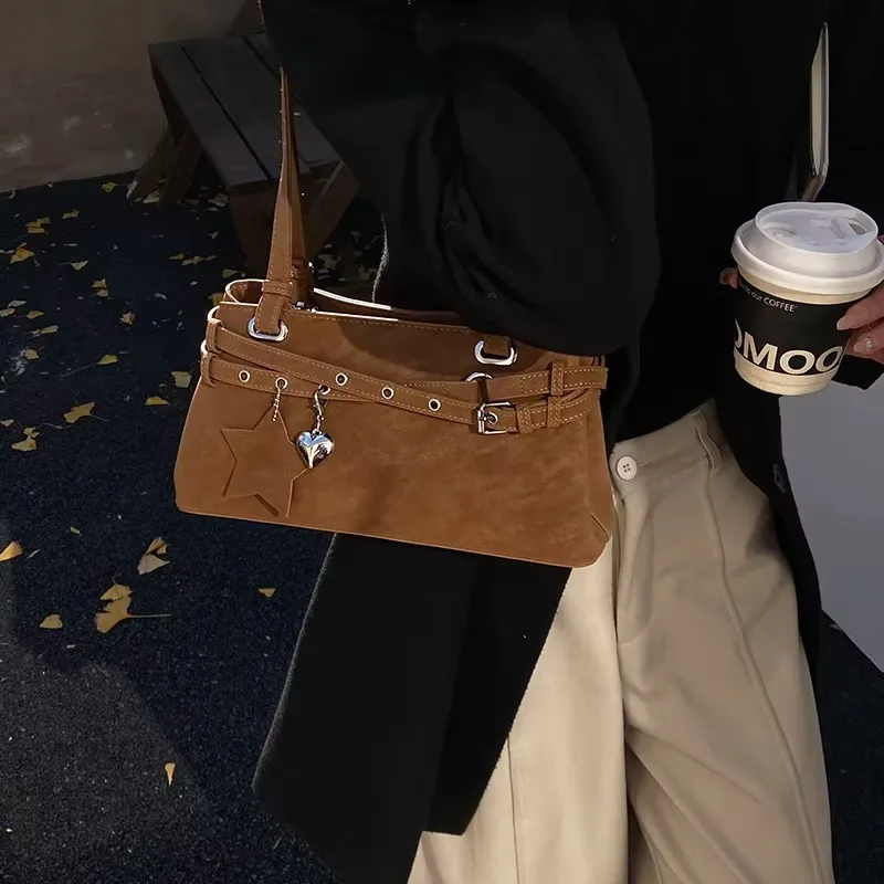 Bolso  hombro pequeño verde con parche de estrella y dije de corazón Bolso vintage de cuero PU para mujer Bolsos casu