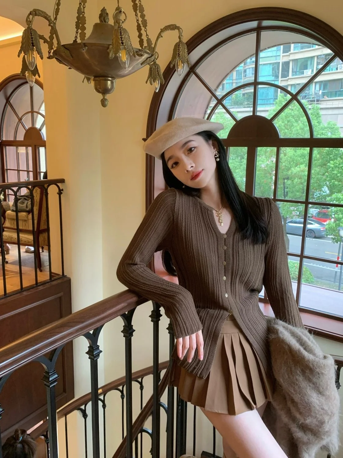 

SIMONA Ранняя весна Темно-коричневый трикотаж с v-образным вырезом Slim Fit Long Sve Внутренняя одежда с разрезом Корейский Sle Commute Faion