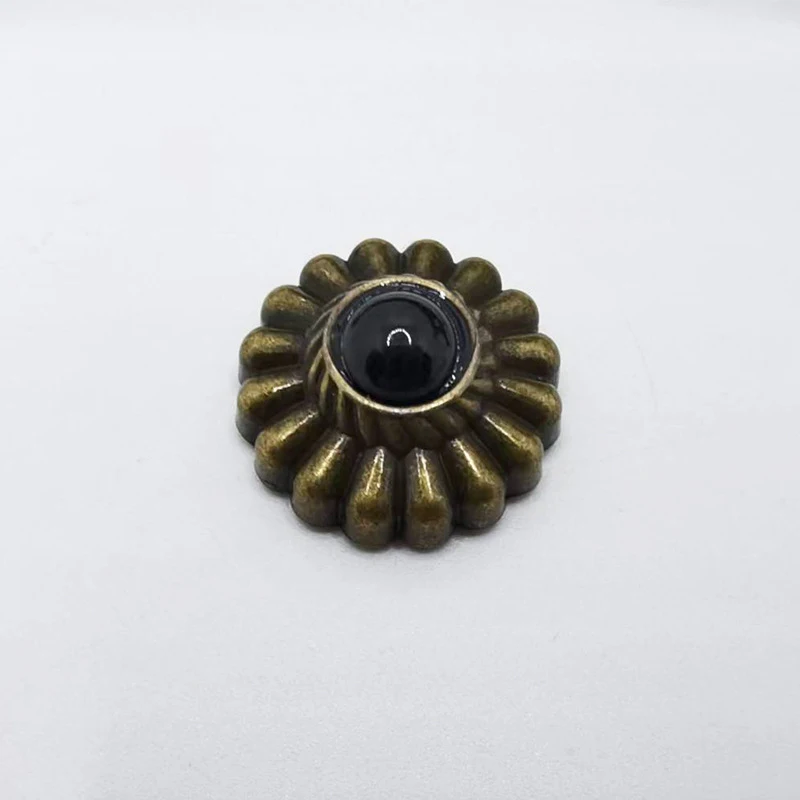 10 Stück Retro-Blumennieten, Chrysanthemen-Abzeichen, dekorative Metallknöpfe mit Schraubverschluss, Schnallen für DIY-Taschen und Kleidungszubehör – Detail 17