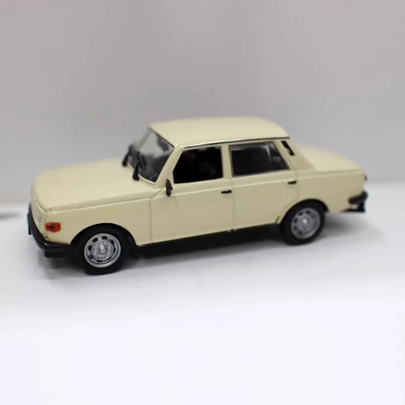 No Retail Box Diecast 1:43 Scale Wartburg 353 Alloy Simulation Car Model Classic Adult Collection Static Display