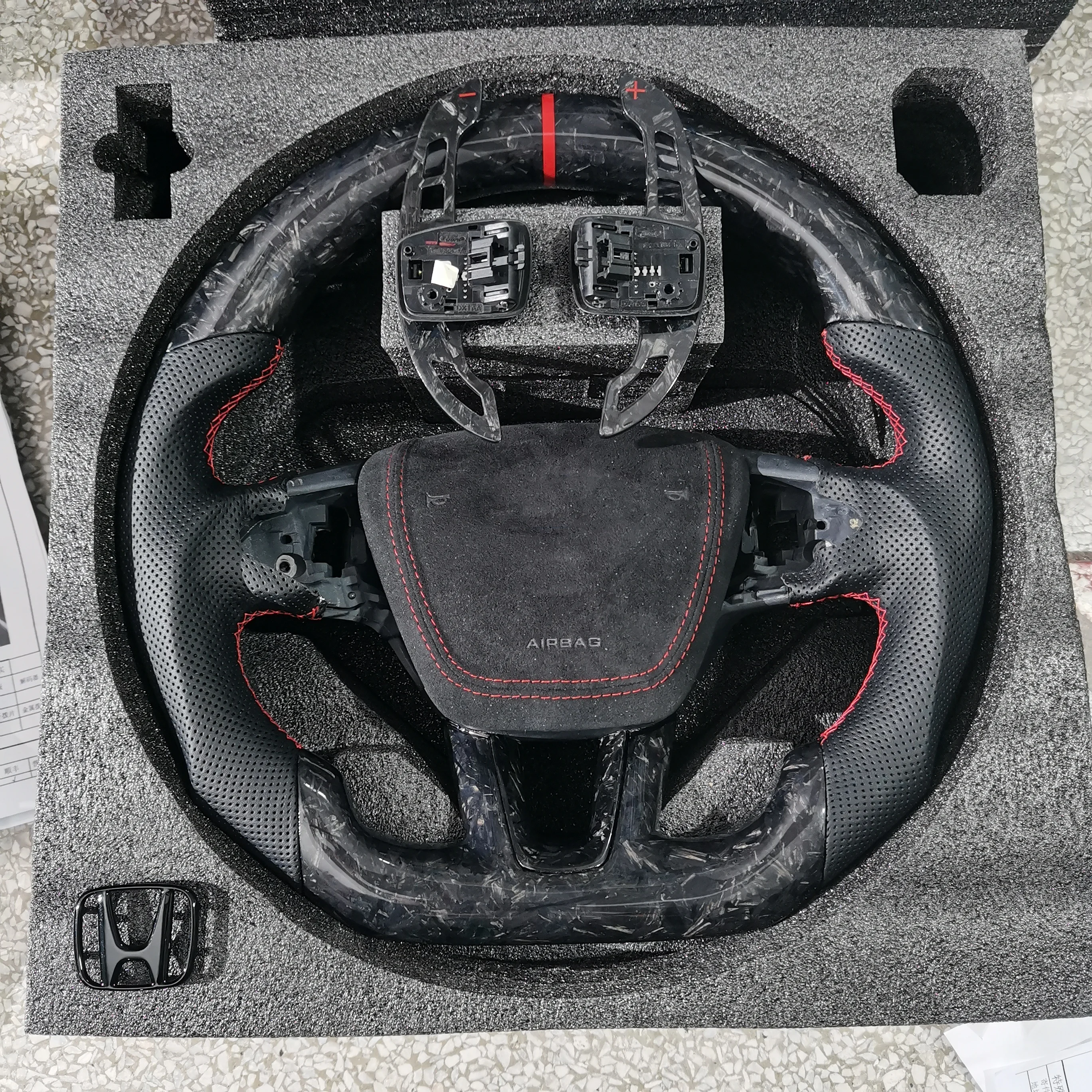 YLA رائجة البيع عجلة القيادة من ألياف الكربون لملحقات سيارات فورد