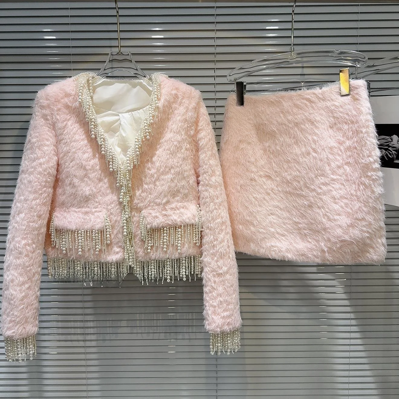 

Winter 2025 New Pearl Chain Plu ort Jaet And Cotton Lined Skirt Set Faionable Quilted Outerwear Zipper Closure