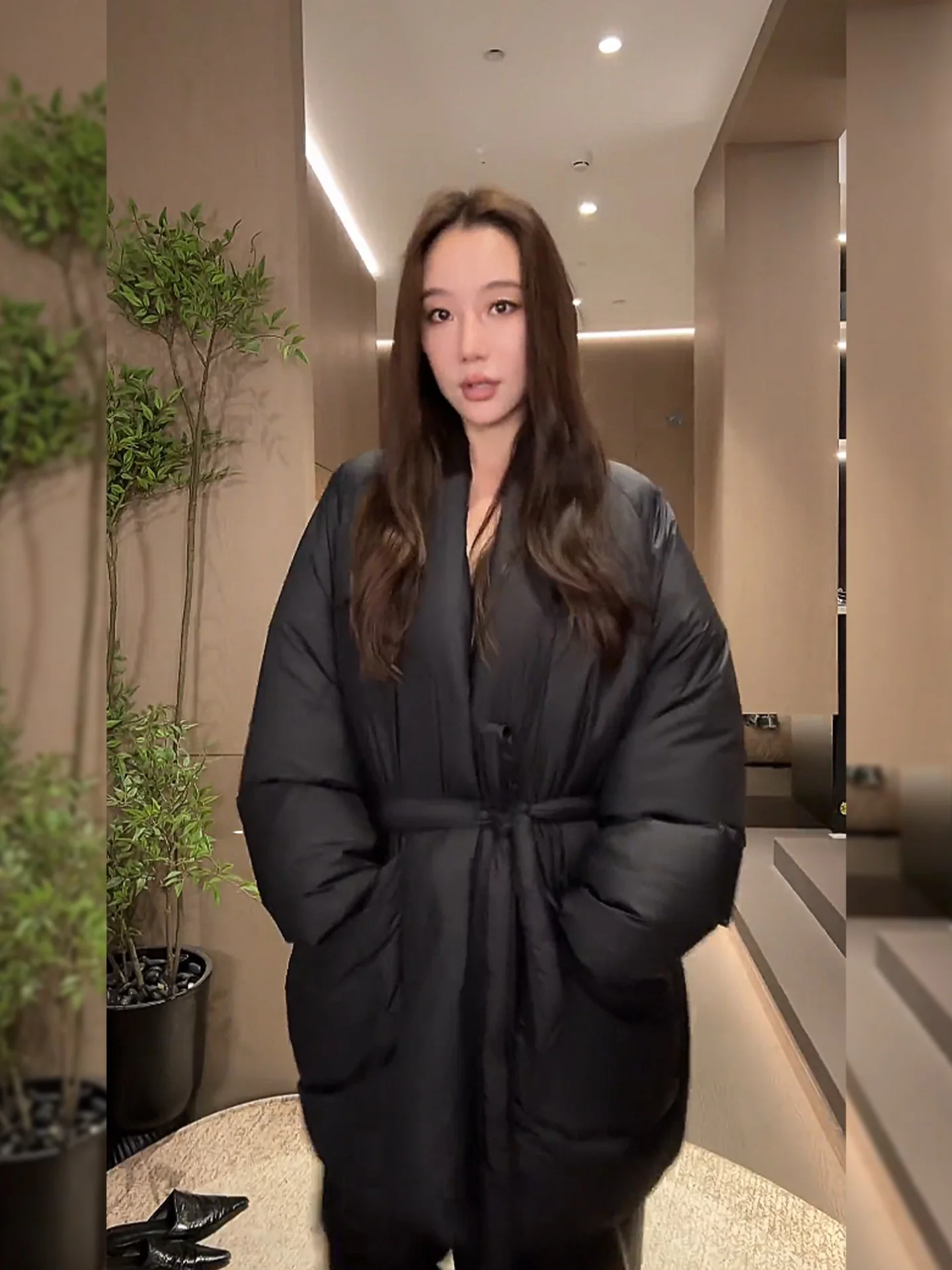 

Легкий пышный джет женский модный Kiyomizu Snow LiHuiEr пуховый джет с поясом теплый слинг свободного кроя нейлоновое пальто