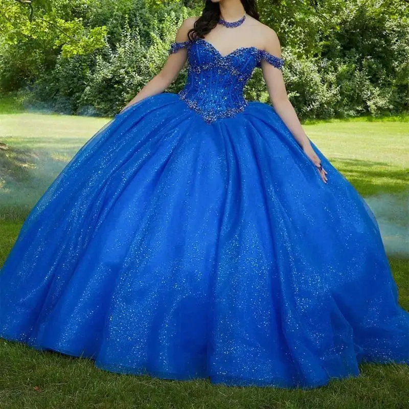 Błyszczące królewskie niebieskie sukienki na quinceanera Off The Shoulder frezowanie kryształowe Boe Tull Vestidos De 15. Anos urodziny księżniczki