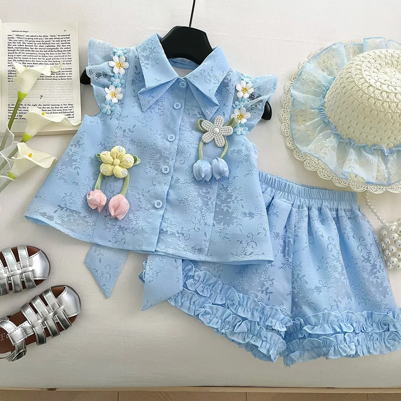 Girls Suit 2026 Summer New Childrens Clothing Girl Baby Fashion Small Flying Sleeve Flower Vest Shorts Two Sets Casual Simple