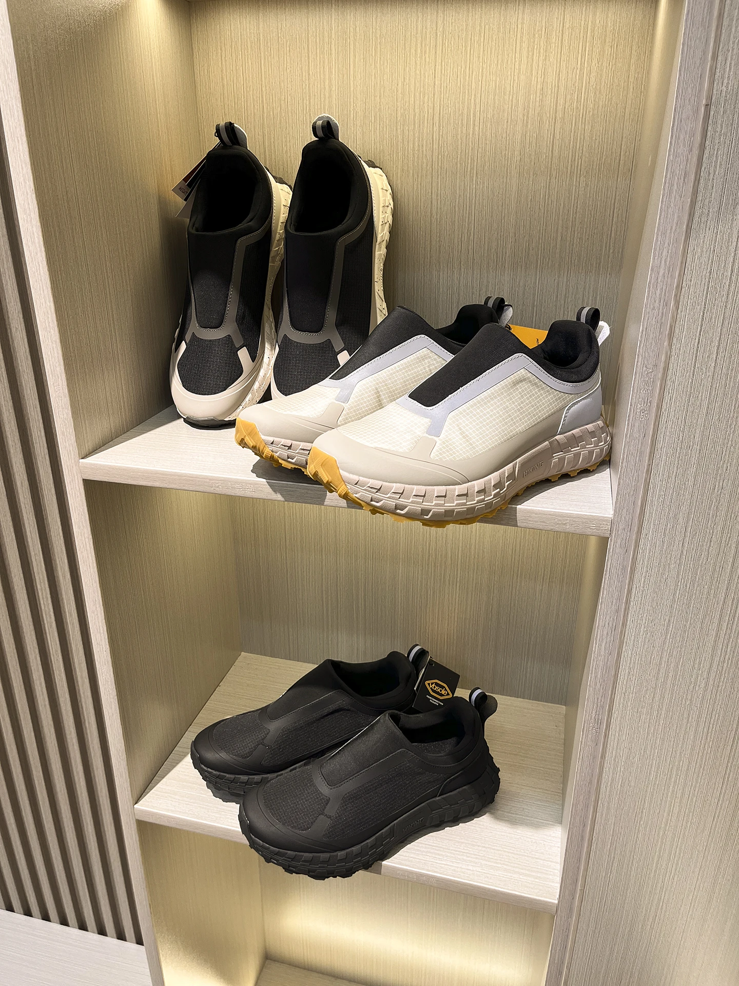 

Offline 2000 Tech Waterproof Breathable Mesh Shock Absorption Large Bottom Men's Outdoor Trail Running Casual Shoes