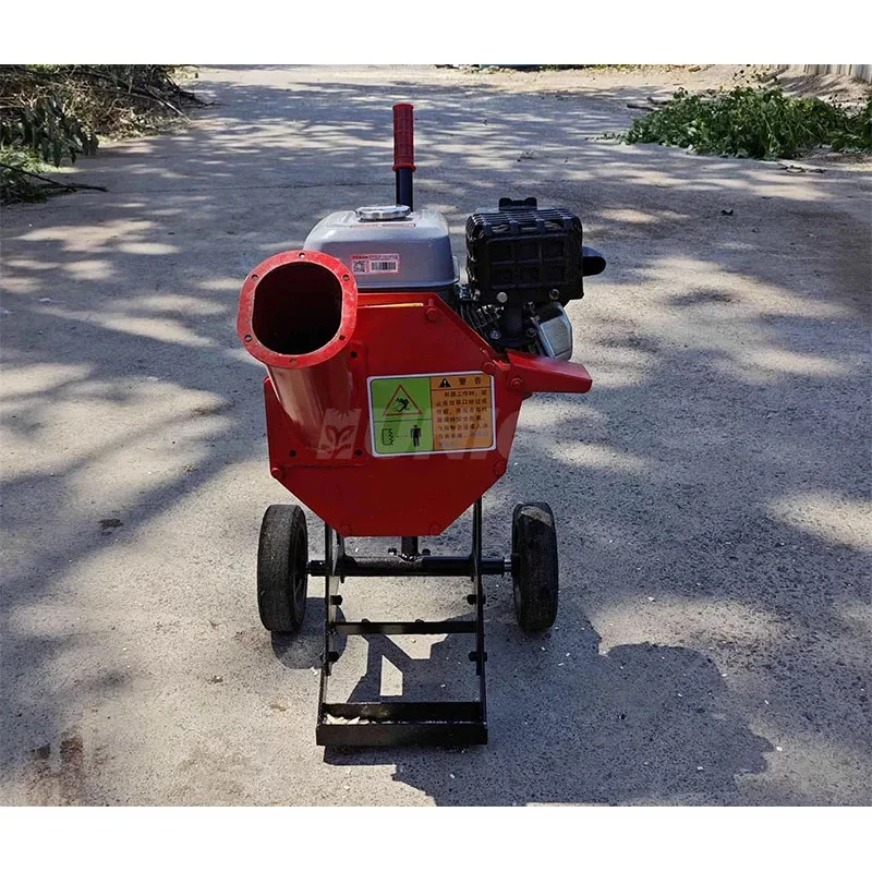 

Small Tree Industrial Engine Branch Mobile Wood Chipper Shredder