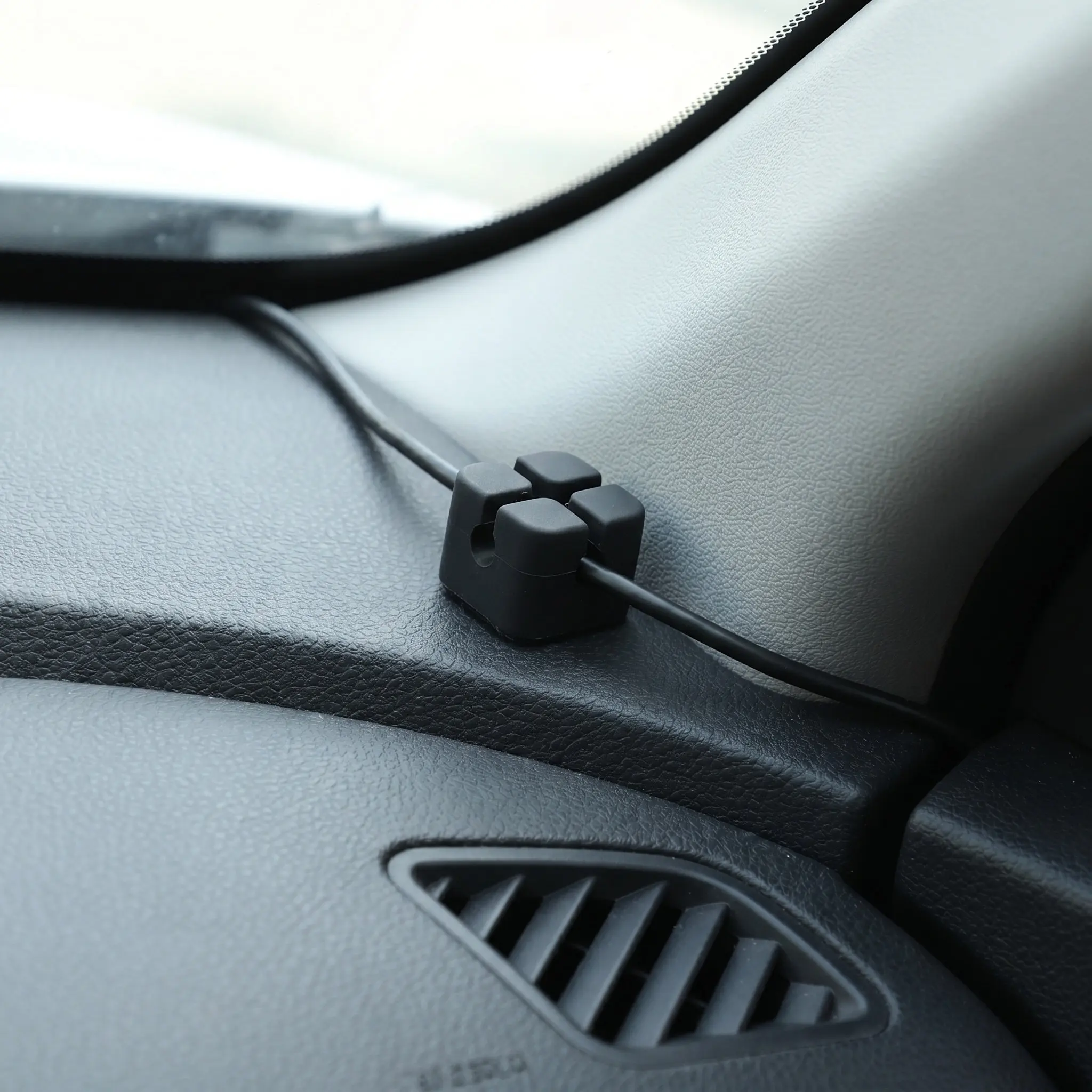 20Pcs Car Cord Organizer Silicone Cable Tie Set for Vehicle Wire Management Charging Data Audio Cables Car Interior Organization