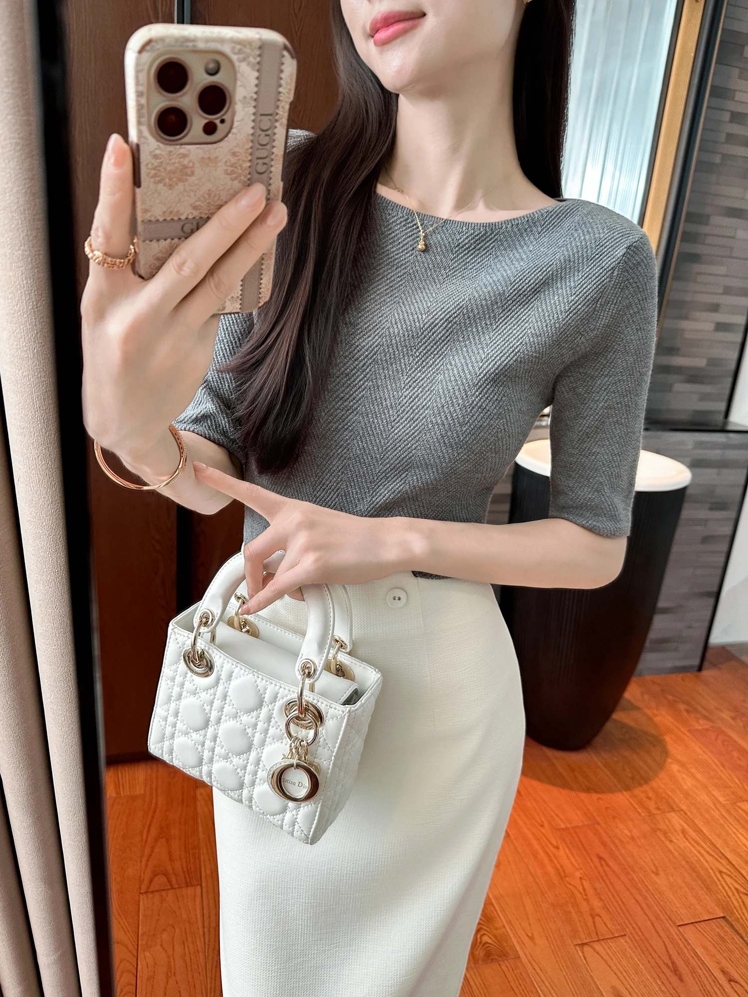 

Вязаный топ на одно плечо из овечьей шерсти с узором «ёлочка», простой и красивый, мягкий, эластичный, в повседневном стиле для создания непринужденного образа.