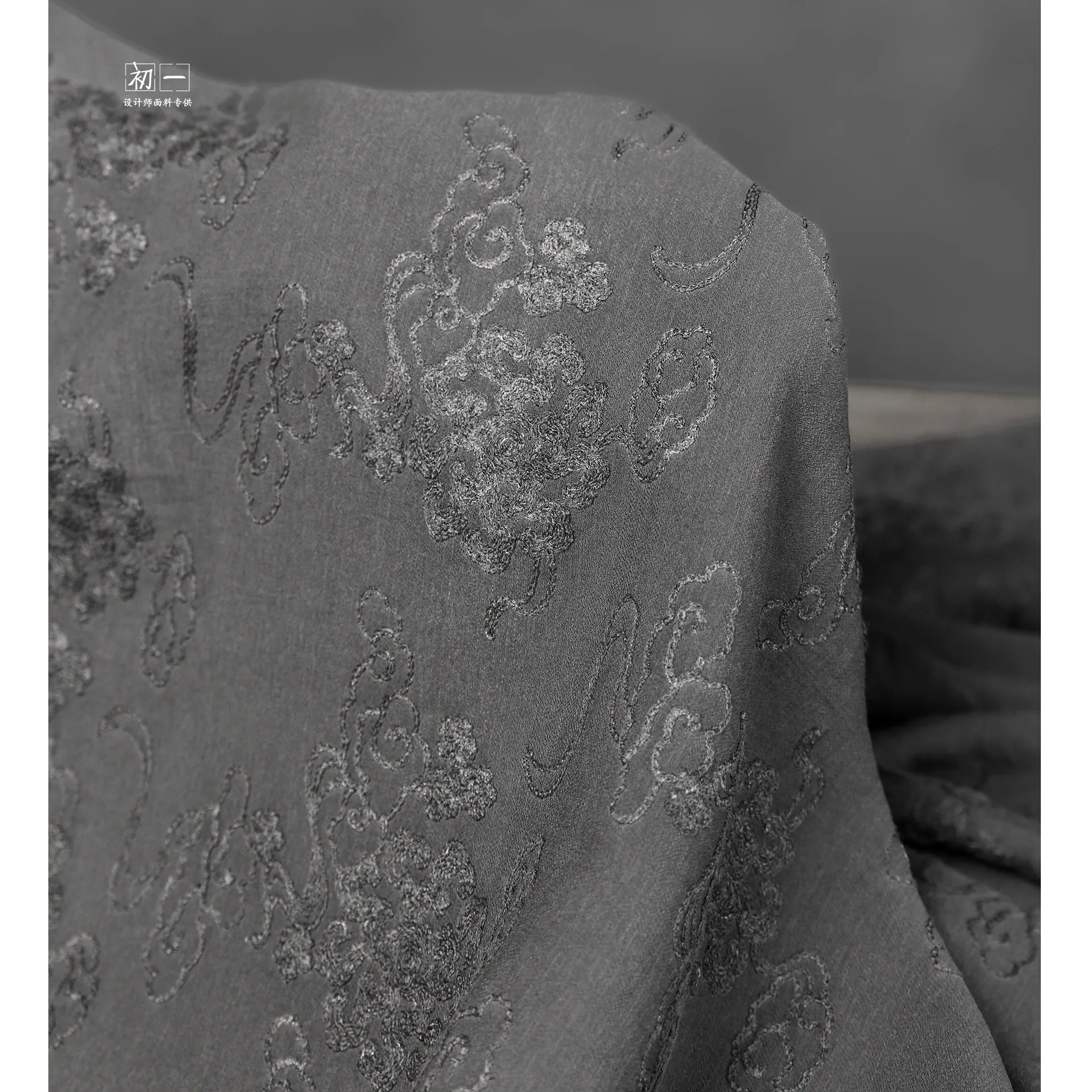 Chinese Xiangyun Linear Three-Dimensional Embroidery Rayon Black Gray Texture Creative Suit Coat Skirt Clothing Design Fabric