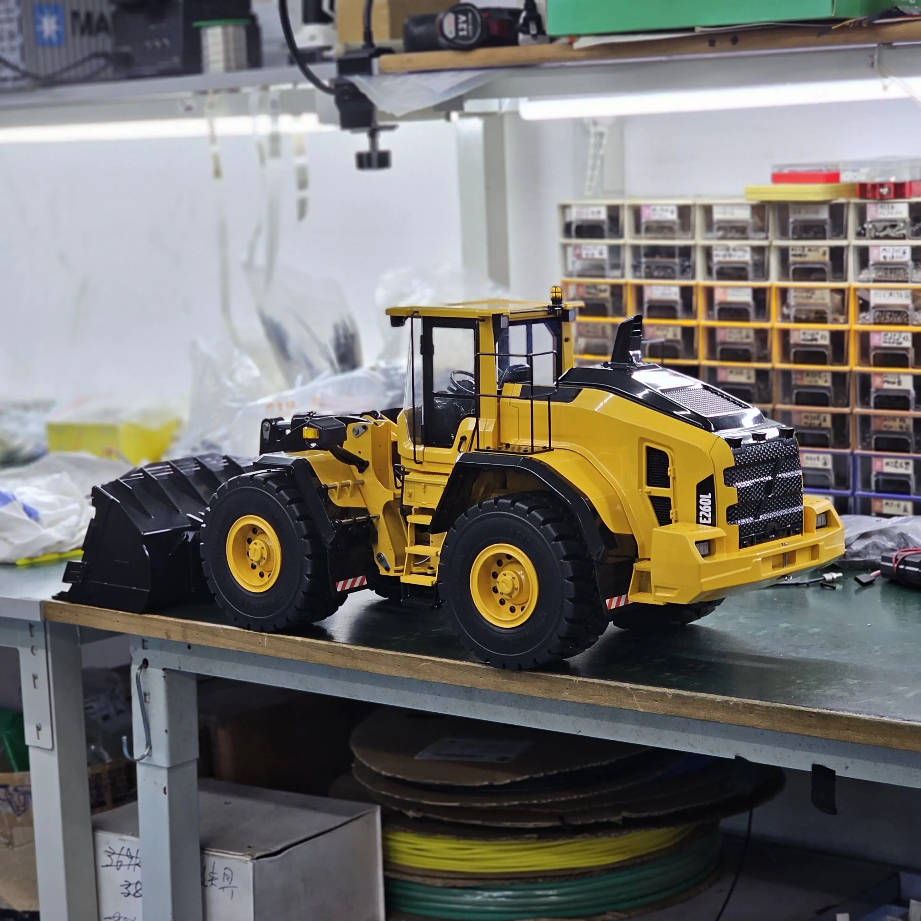 MTRC 1/14 RC Hydraulic Loader E260L RTR รุ่นโลหะวิทยุควบคุม Heavy เครื่อง ST8 วิทยุแบตเตอรี่อุปกรณ์ก่อสร้าง
