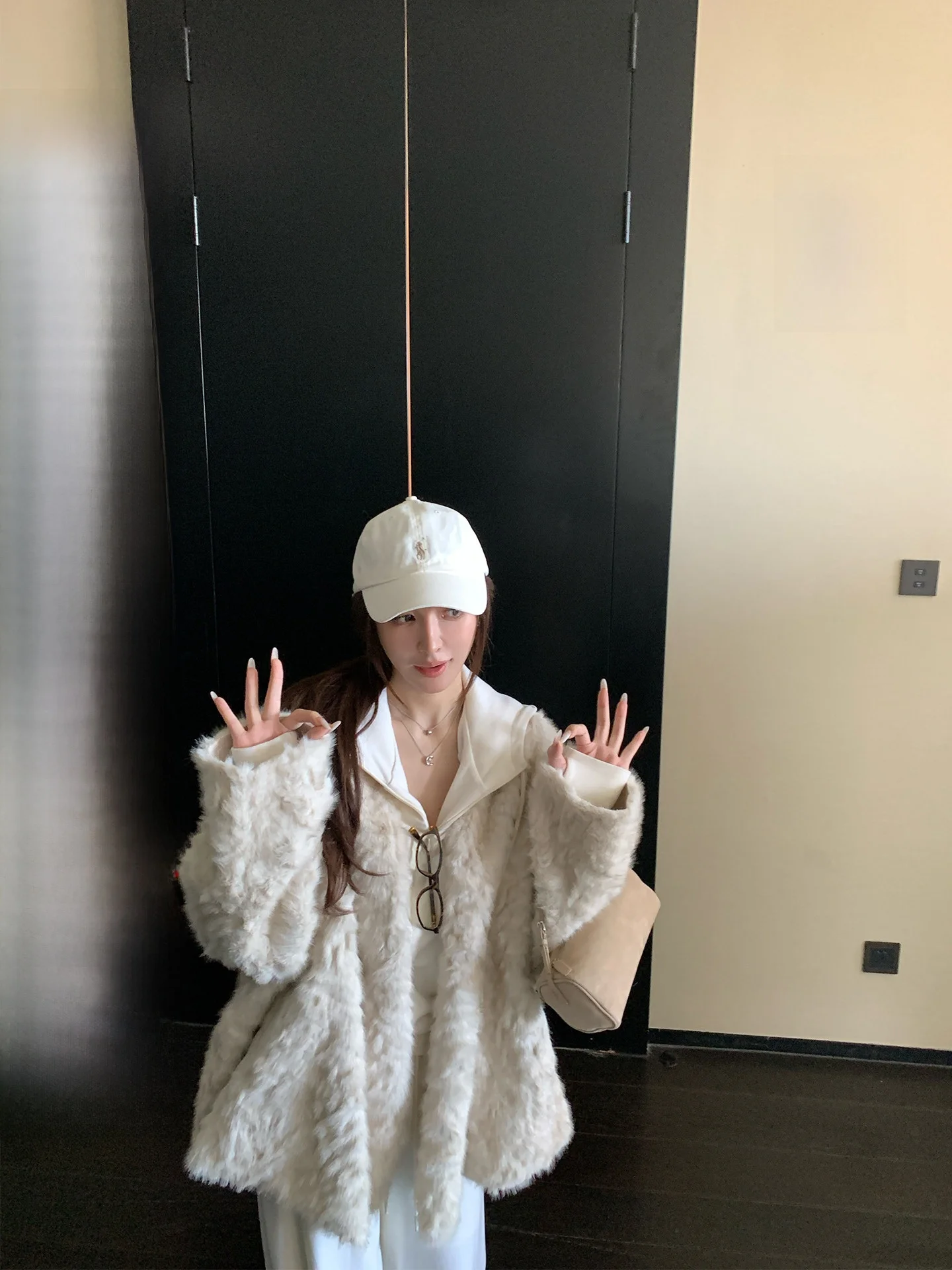 

Женская куртка Skk Store Top Str Thousand Daughter из экологически чистого искусственного меха с интегрированной подкладкой из бархата, модель Small Lake Sheep