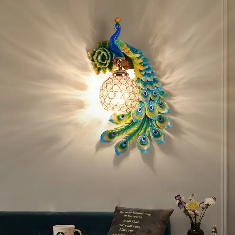 北欧クリエイティブリビングルーム背景壁孔雀壁ヨーロッパ通路階段ライト高級シンプルモダンな寝室のベッドサイドランプ
