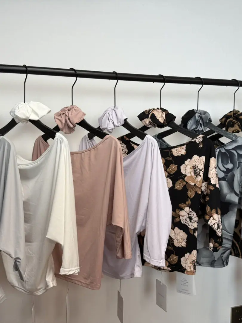 softchen-ラテンダンストップ女性用モダンダンスシャツ花柄装飾スリムフィットショルダーバットウィングスリーブ標準社交ダンス衣装