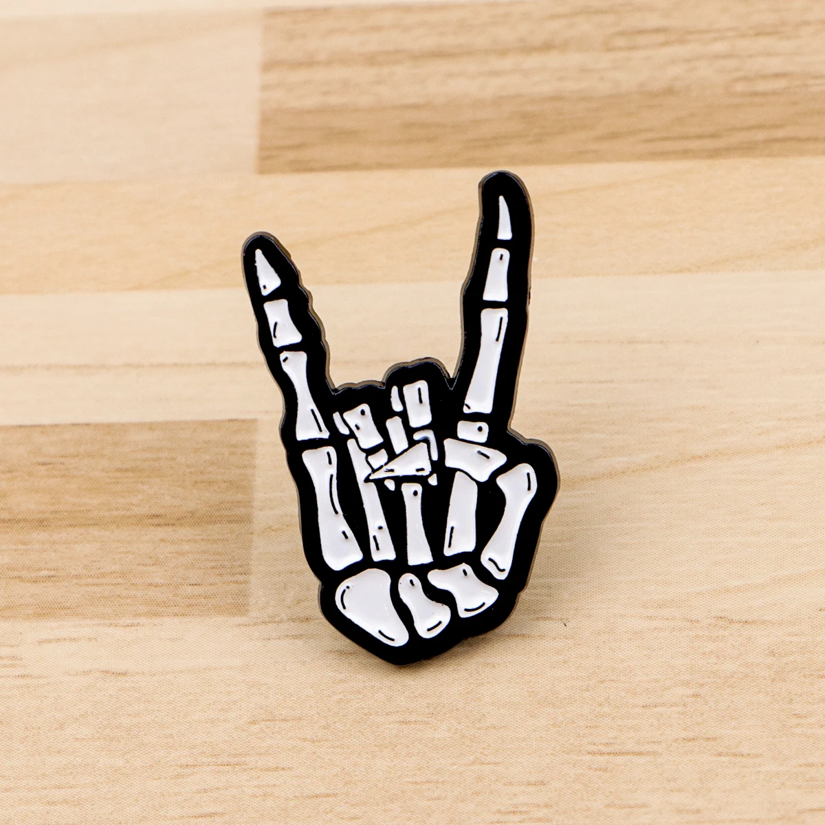 Punk Skeleton Hand Enamel Pin Vintage Skull Fingers Brooches on Clothes Badge Bag Lapel Woman Men Jewelry Gifts for Friends