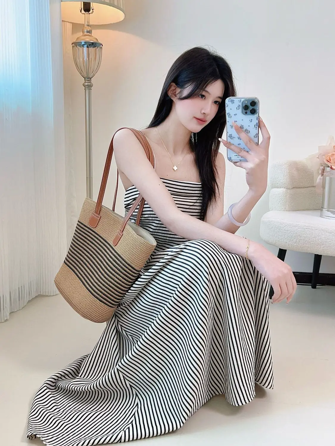 Kleider für Damen, kurzärmelig, Chiffon, plissiert, französischer Stil, Schärpen, durchsichtig, ausgestellter quadratischer Ausschnitt, künstlerisches Temperament, moderner Chic