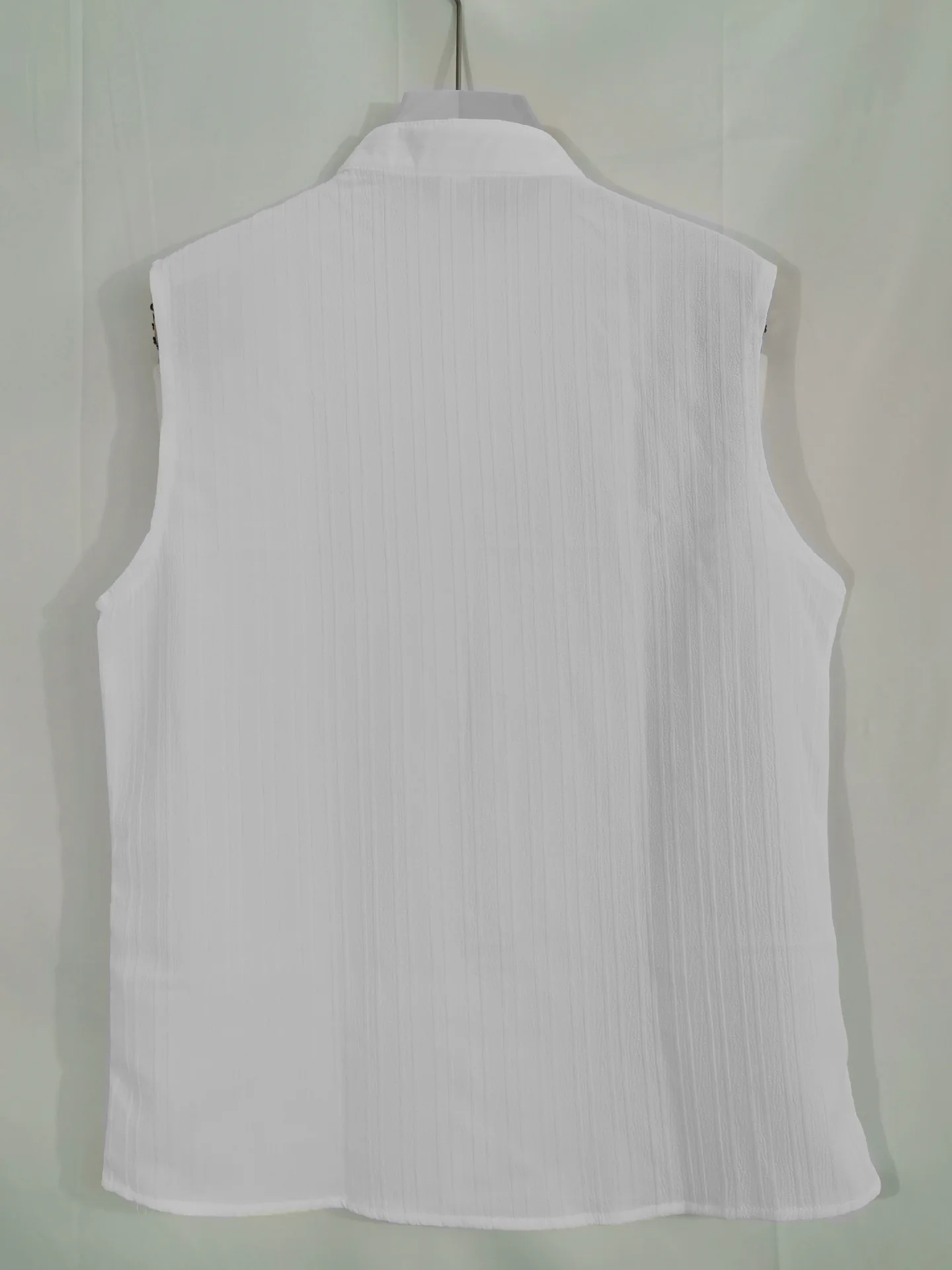 2025 New Summer Casual Fashion Henley Neck Sleeveless Shirt for European Men - Casual Beach Shirt for Leisure Use