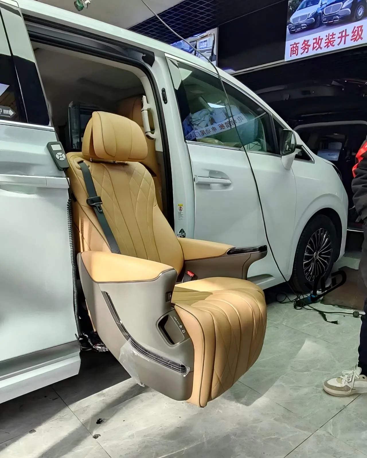 YLD Accessible Electric Swivel Car Seats Modified Turning Car Seats for Disabled People Transfer to Vehicle