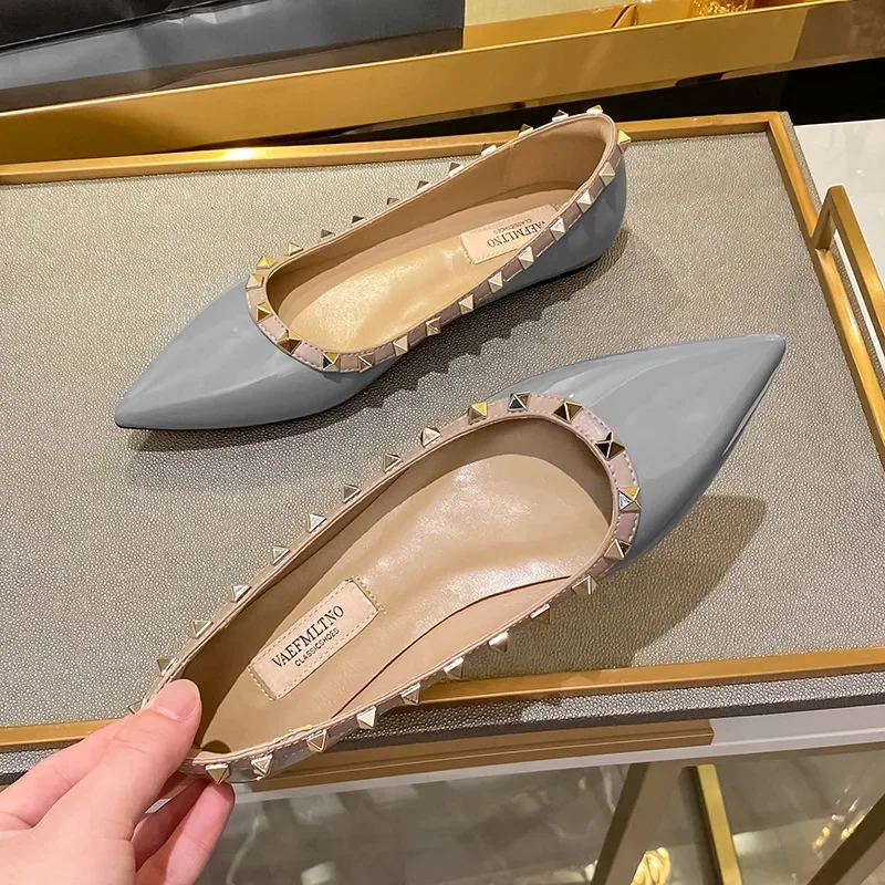 Rivet Flat Shoes New Explosion Style Shallow Mouth Pointed Toe All-match Soft Bottom Comfortable Slip-on Slip-on Shoes