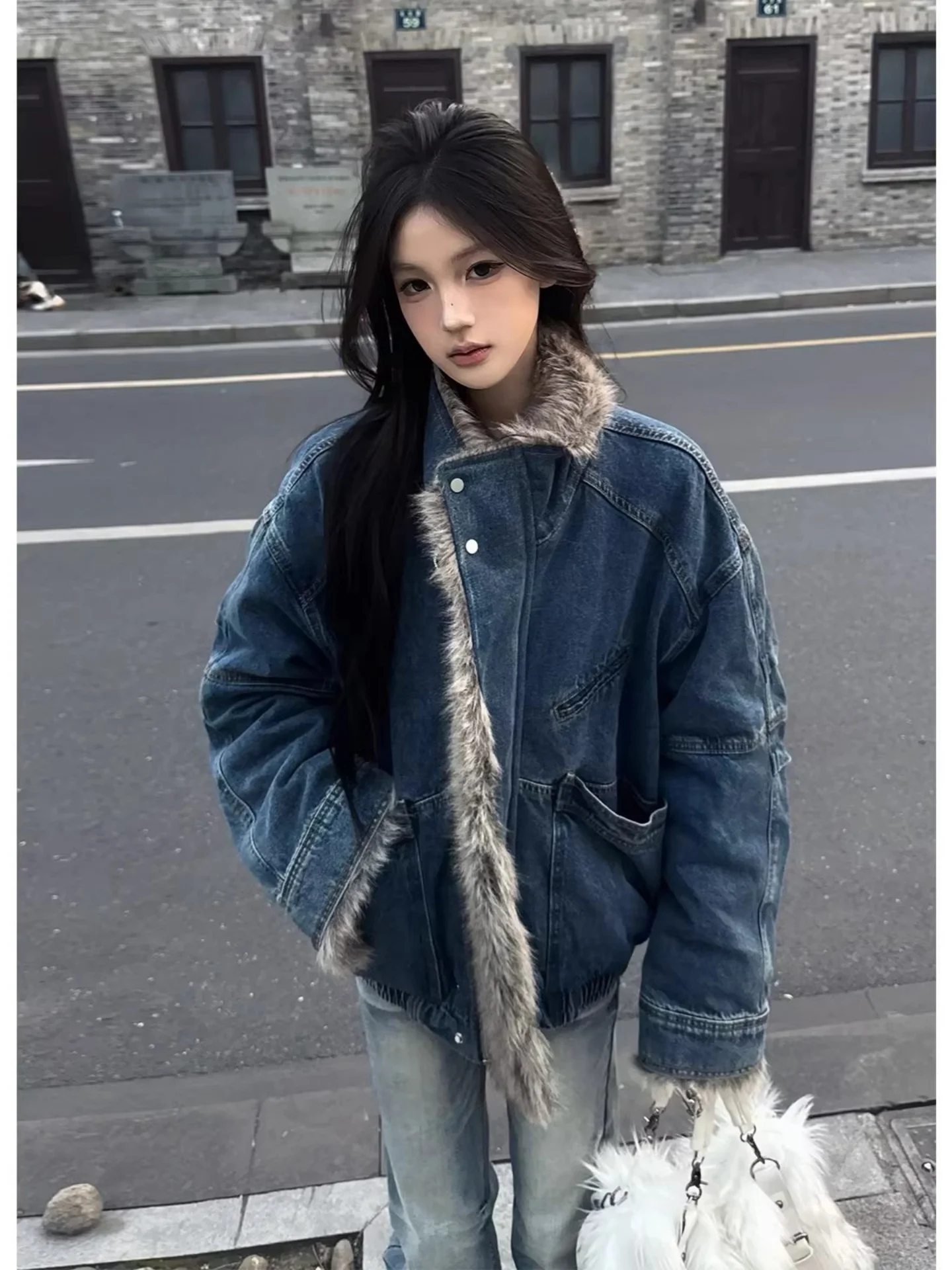 

Утепленная джинсовая хлопковая куртка мужская зимняя теплая с меховым воротником, повседневная, прямого кроя, с длинными рукавами, на молнии, однотонная