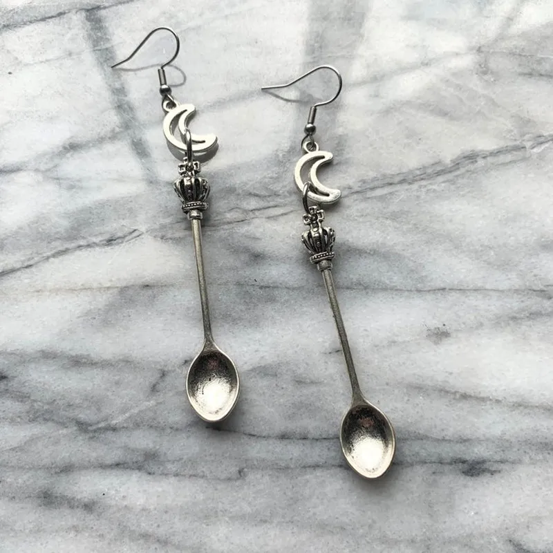 New Spoon Moon Earrings Fashion Goth Witch Jewelry Women Gift Delicate and Beautiful Crescent Wholesale Statement 2022
