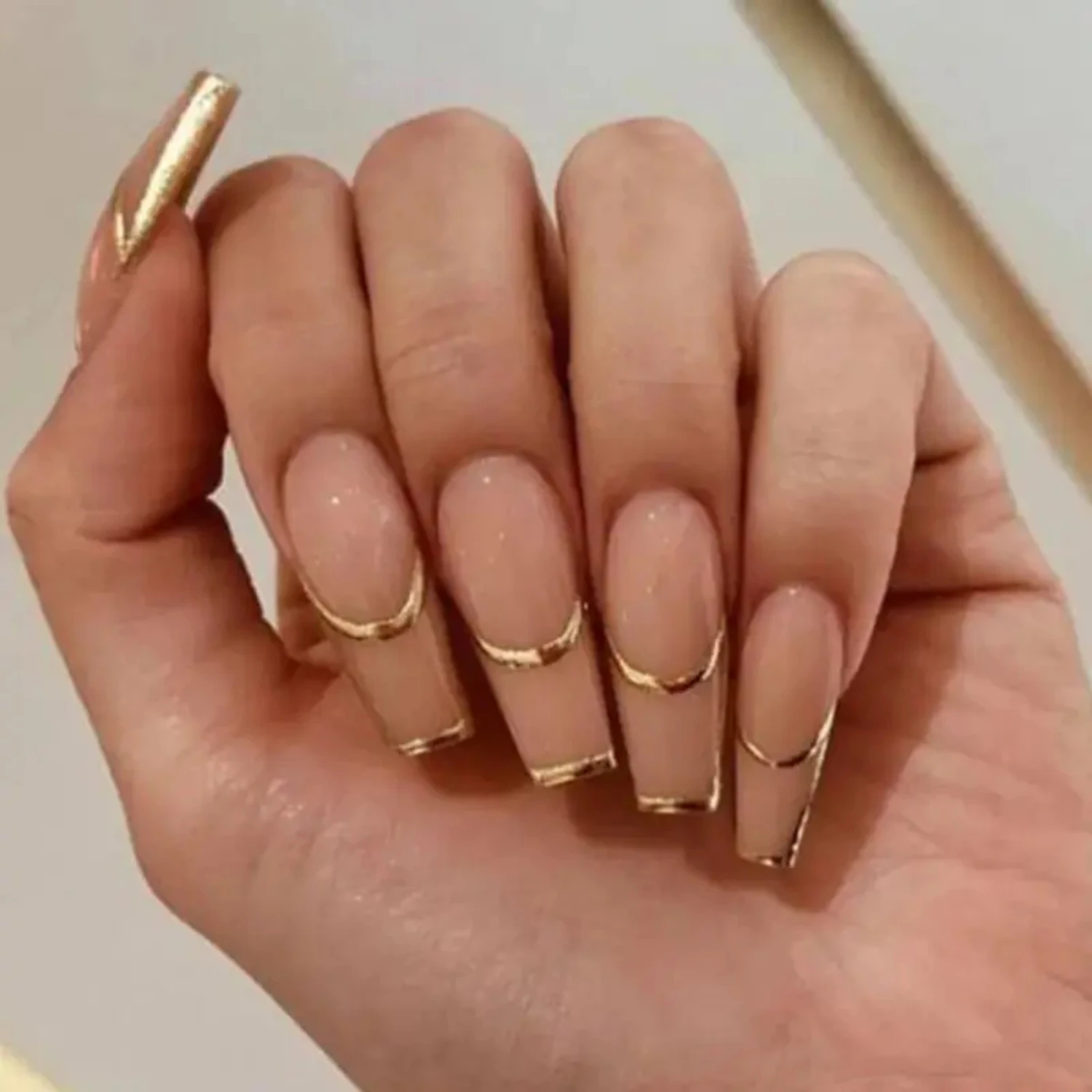 

Beautiful and Professional Trendy Nude Jelly Nail Patch Set with Stunning Gold Foil Stripe for Elegant Results - Easy Applicatio