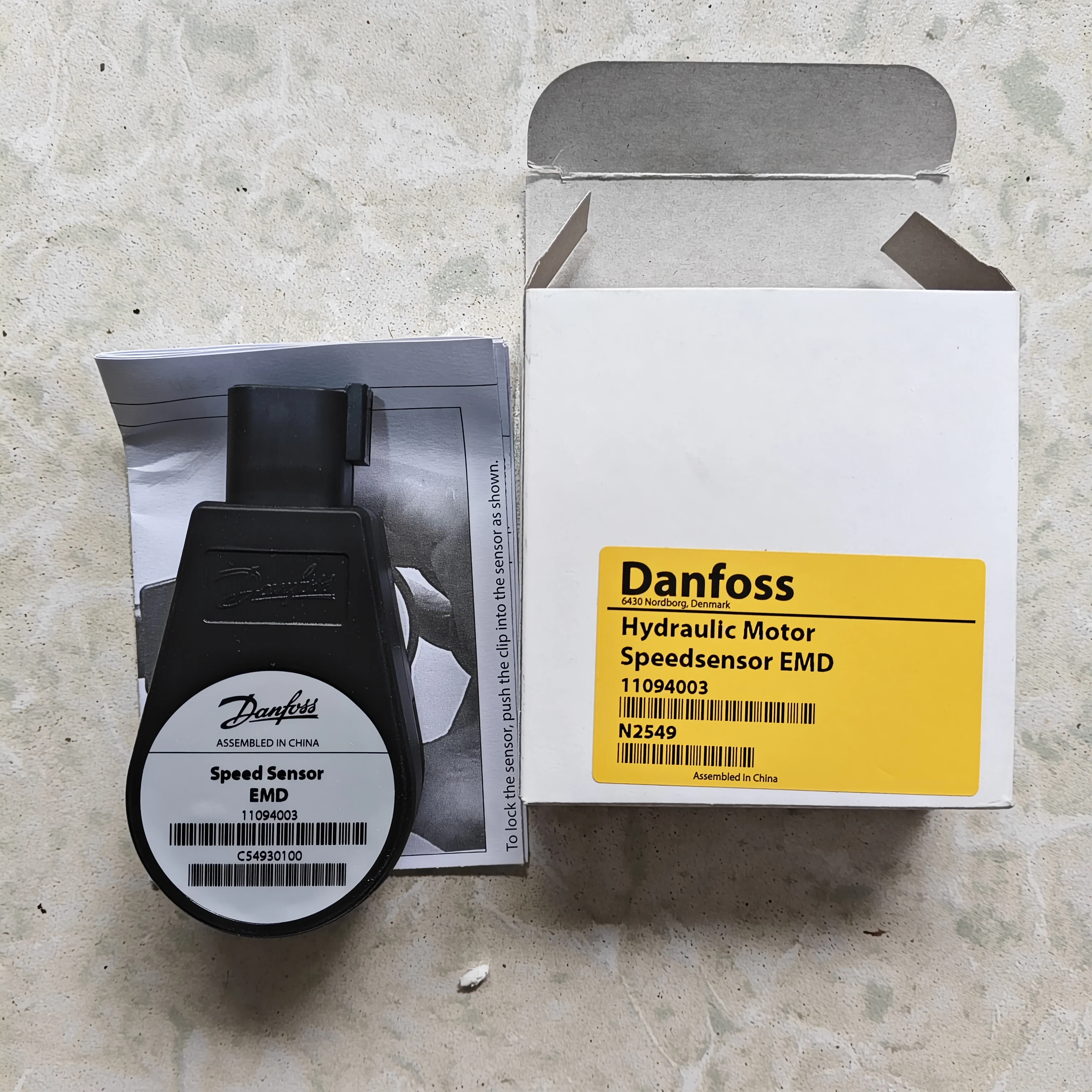 

Danfoss EMD 11094003 speed sensor, brand new, original, and in stock, specifically designed for hydraulic motors.