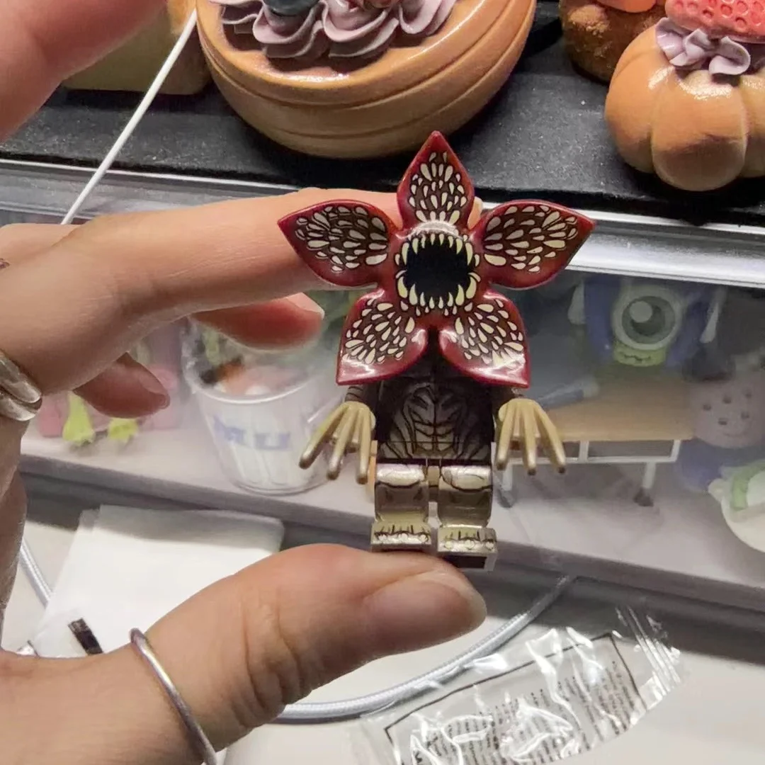 I4 قطعة/المجموعة/مجموعة تلفزيون الرعب داستن مايك لوكاس ويل ديموجورجون نموذج اللبنات تنوير ألعاب الطوب للأطفال