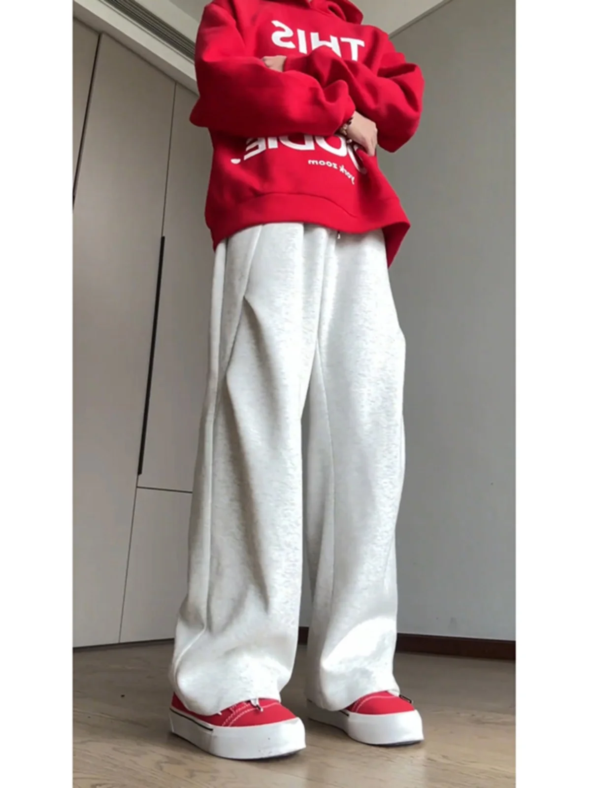 

Мужские зимние брюки American Sle Heavyweight Knife: Свободный крой, широкие штанины, повседневные, из хлопка и полиэстера, с дизайнерскими складками.