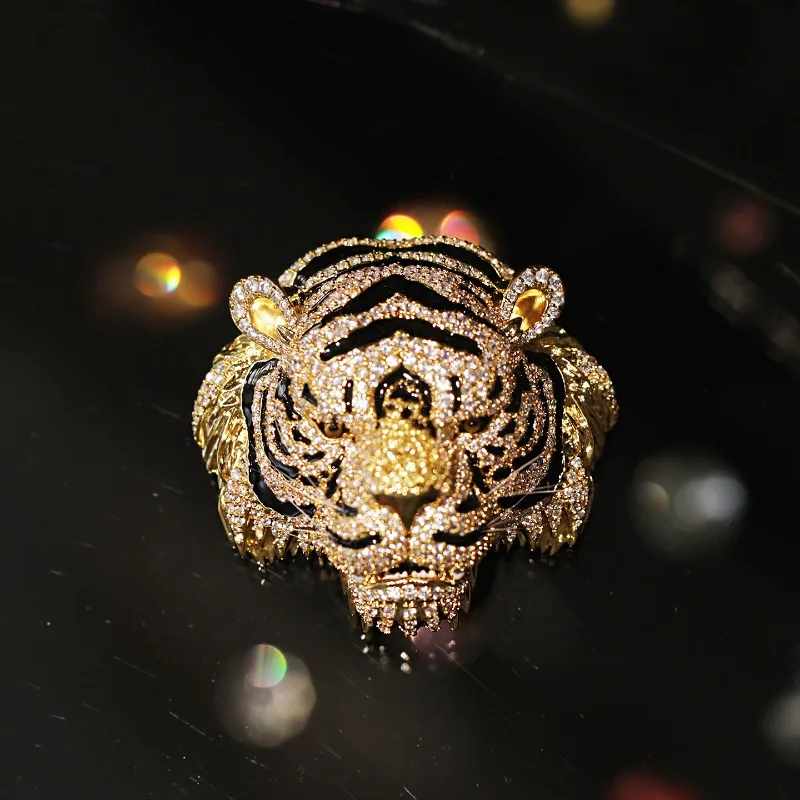European‑Style Golden Tiger Brooch Vivid Animal Lapel Pin Elegant Ornament Gift for Daily Outfit